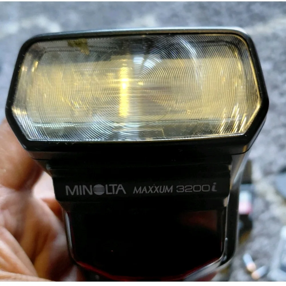 Minolta Maxxum 3200i Flash - Black and Red